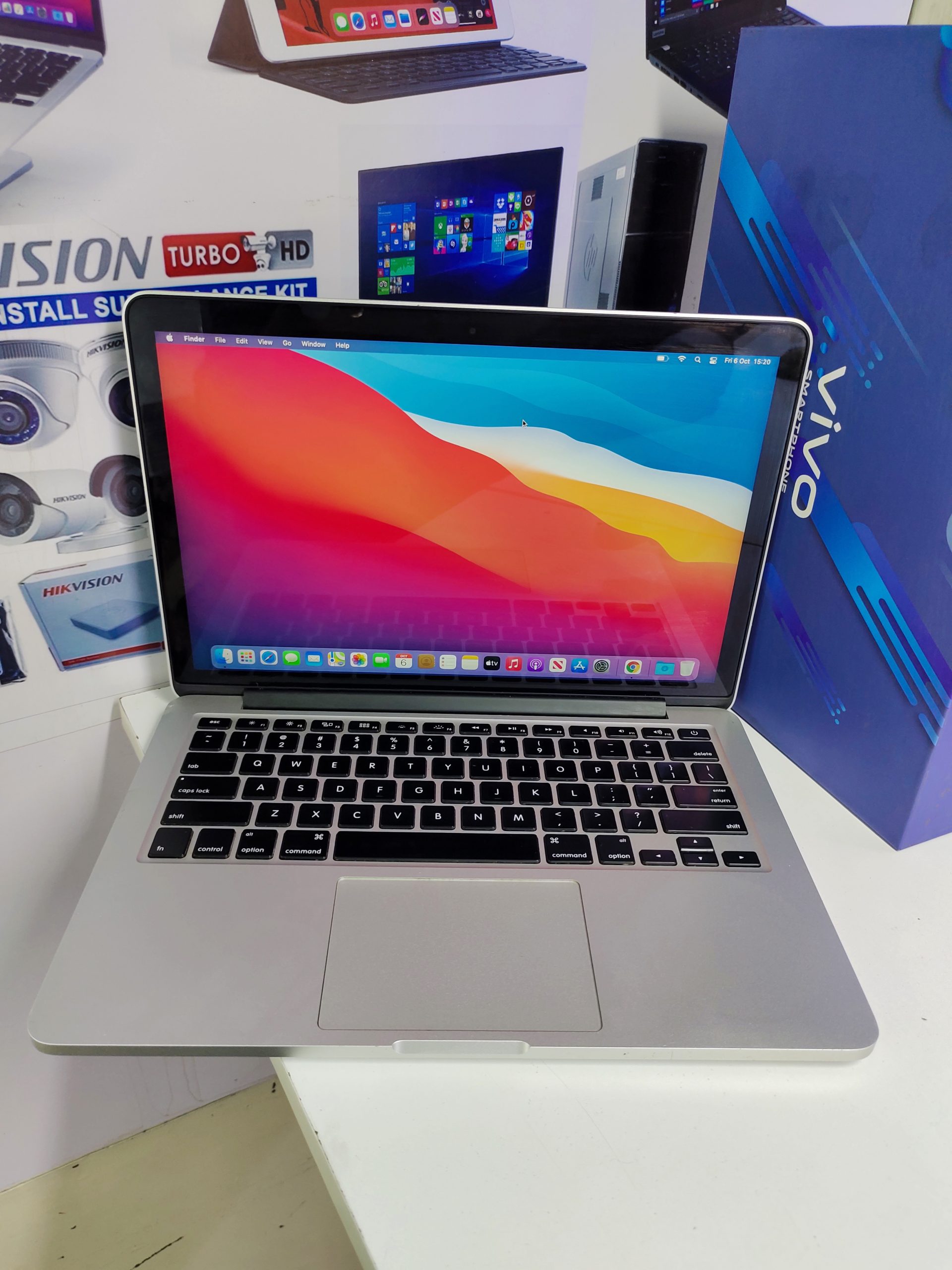MacBook Pro retina yr 2015 coi 5 8gb ram, 256gb ssd