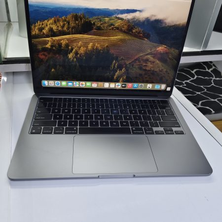 MacBook Air M2 8GB RAM 256GB SSD yr 2022